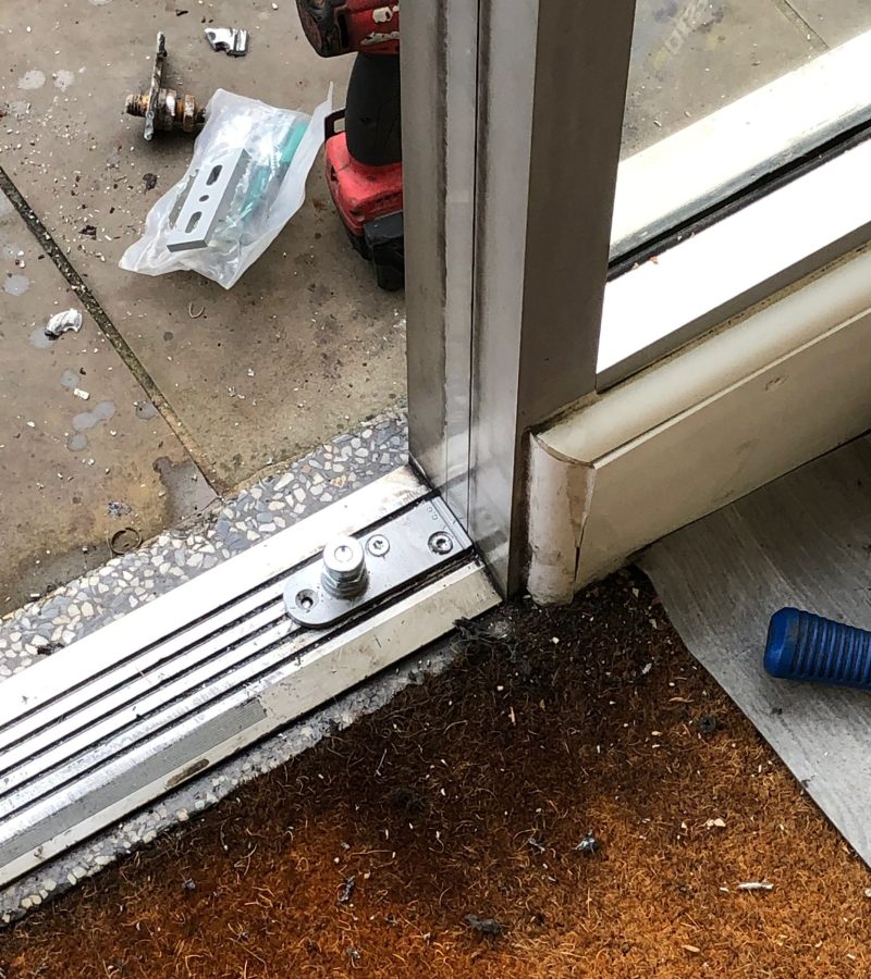 6 - Installed universal bottom pivot