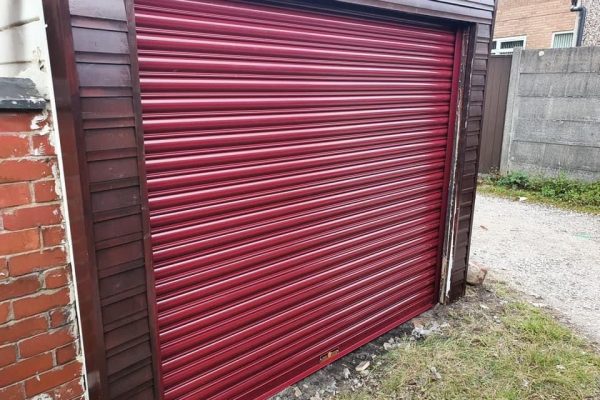 Garage roller shutter install (1)